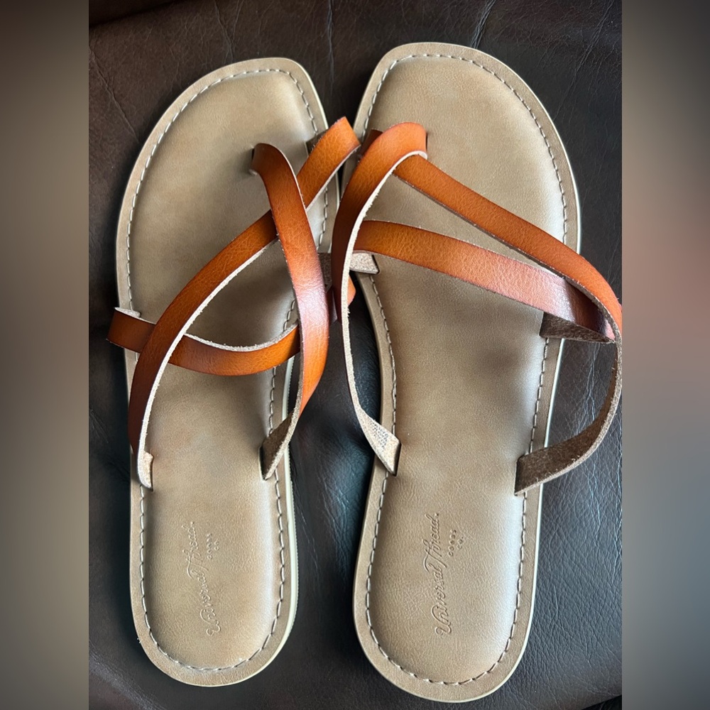 Universal Theead Company Women’s Brown Sandals Size 7 NWOT
